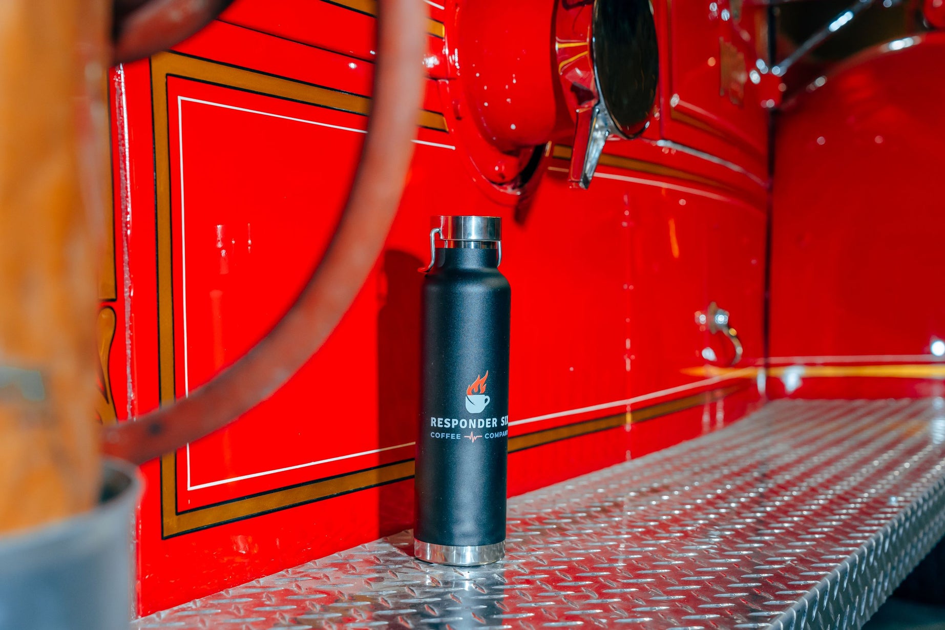 Responder Six Vacuum Insulated Bottle (22oz)